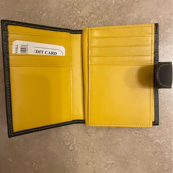 ILI New York Leather Credit Card Holder – Navy & Yellow 16-Slot Bifold Wallet - Picture 3 of 4